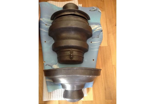 Fontaine murale en étain