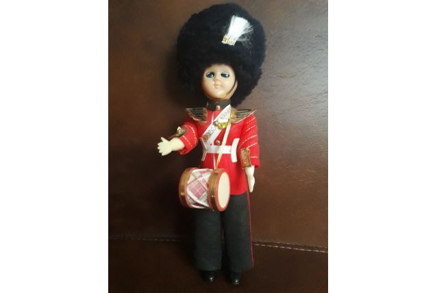 Poupée folklorique garde anglais Buckingham