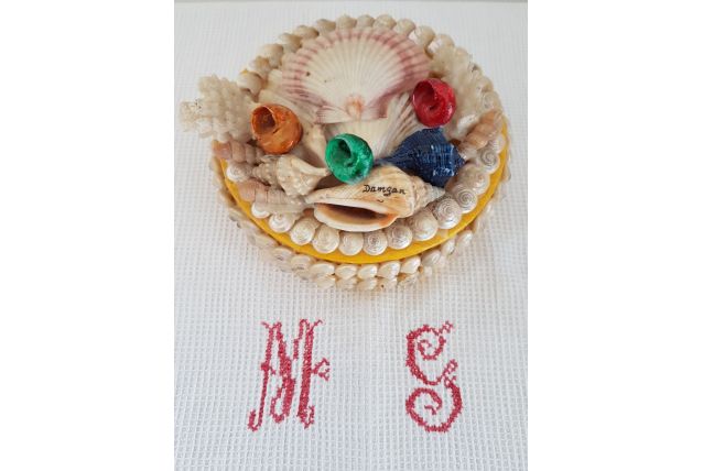Boite avec coquillages