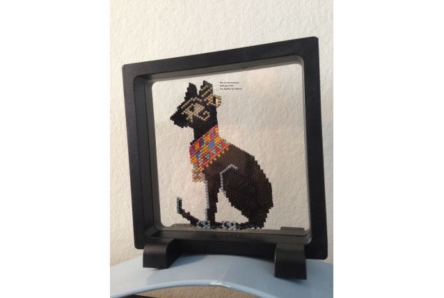 Chat égyptien tissé à l'aiguille avec des perles de verre