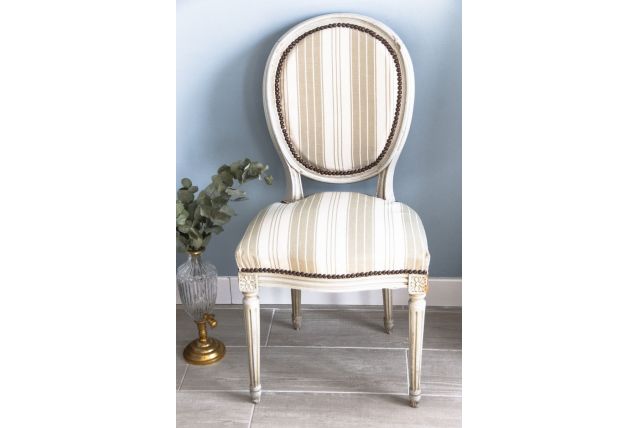 Chaise médaillon style Louis XVI