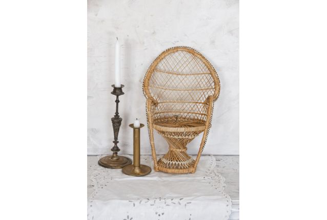 Petite chaise de poupée en rotin 