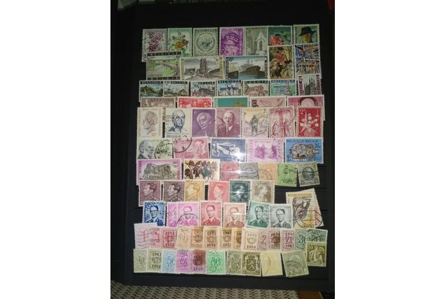 timbres thèmes différents pays (classeur)