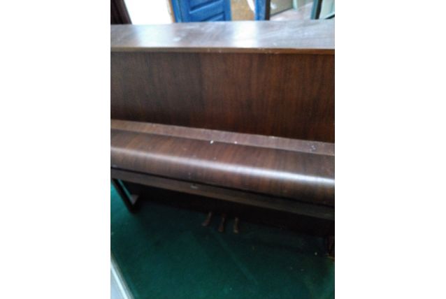 Piano droit de la marque RAMEAU à saisir