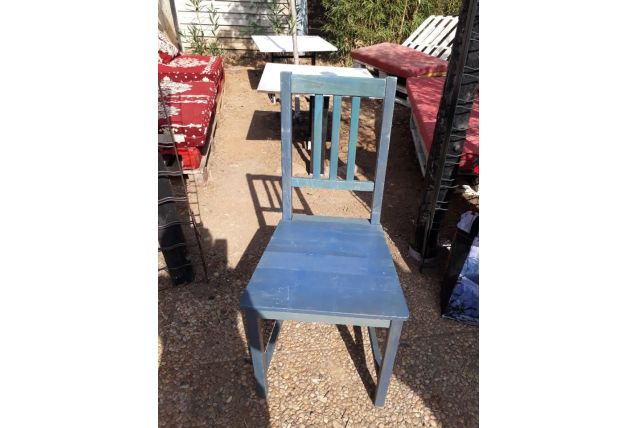 Chaise en bois bleu style provençal