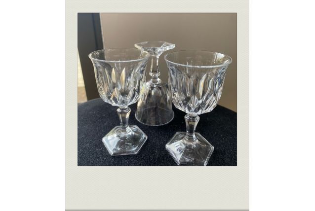 Mini-verres à pieds ciselés 