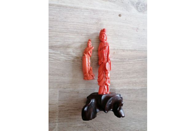 Statue chinoise en corail rouge