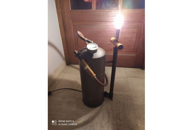 Lampe sur base extincteur année 50-60 cuivre
