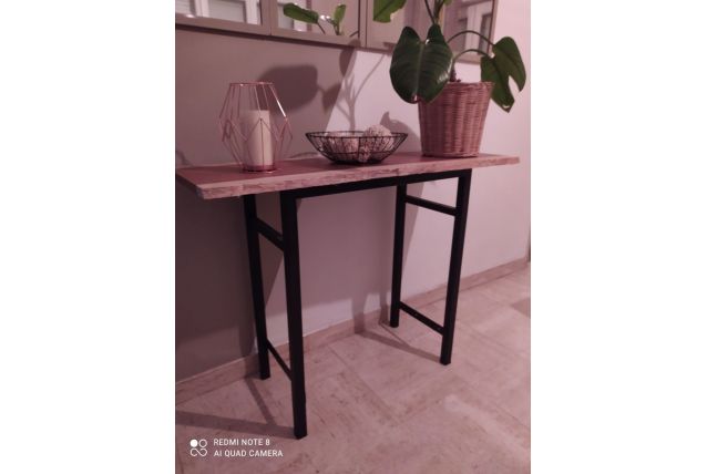 Console unique pied métal et plateau chêne