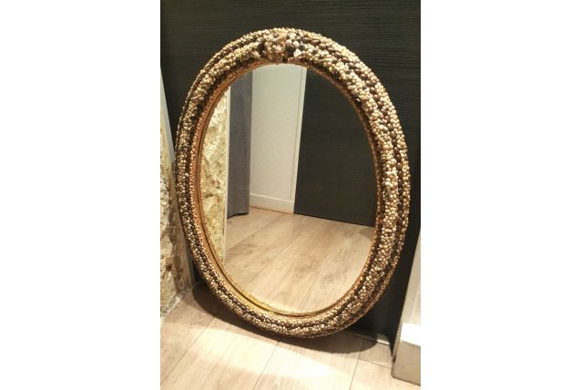 Grand miroir ovale en coquillages 