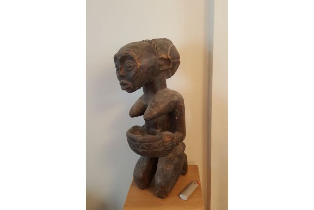Statuette africaine ancienne porte offrande