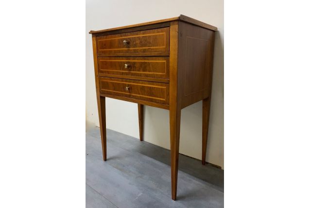 Petite table chiffonnière