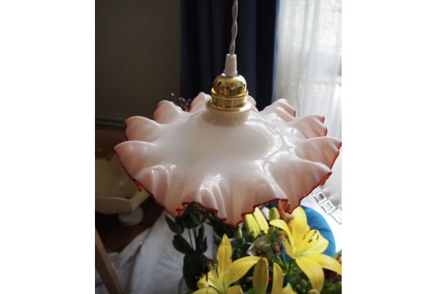 Suspension en opaline rose et blanche 