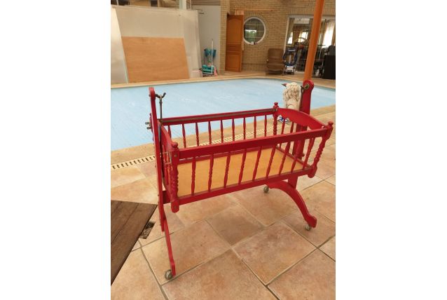 berceau bois rouge balancelle