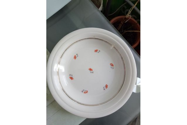 Plat creux en porcelaine Babel de Saint Amand de 1950