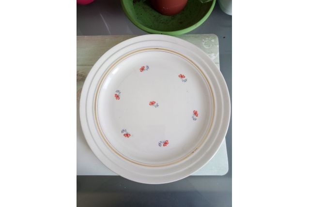 Plat rond en porcelaine Babel de Saint Amand de 1950