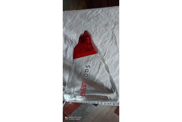 Bouteille EVIAN 2005 forme montage sérigraphie pleine