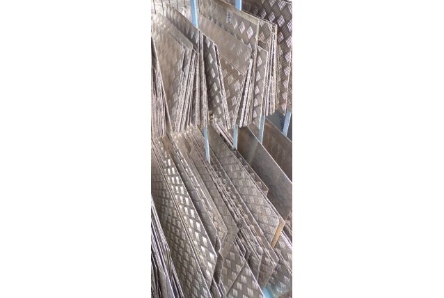 Chutes tôles aluminium à damier