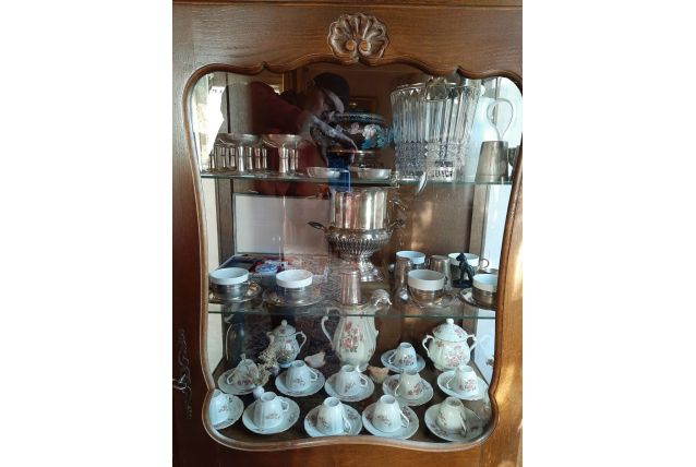 TRES BELLE VITRINE ANNEE 1980