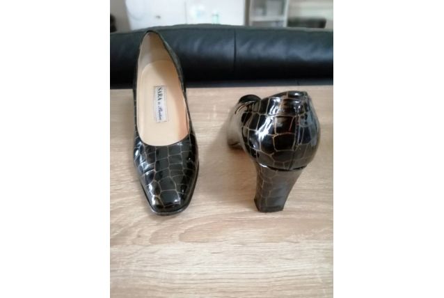 CHAUSSURES A TALONS POINTURE 38.5