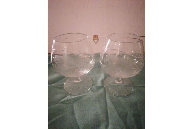 2 verres à cognac avec feuille de vigne 
