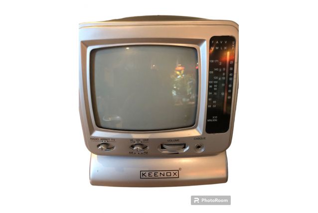 Téléviseur noir et blanc et radio