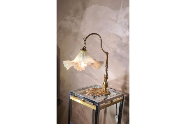 lampe art nouveau  et sa  tulipe en verre opalescent 40x30  