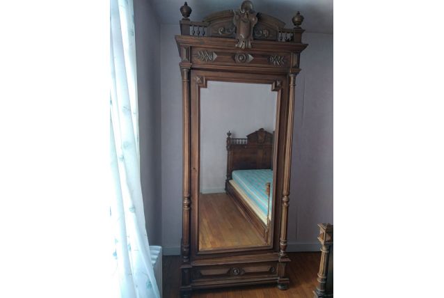 armoire ancienne avec miroir