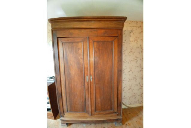 Grande armoire à linge