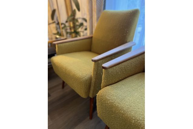 Magnifique Paire de fauteuils scandinaves jaune tissu boucle