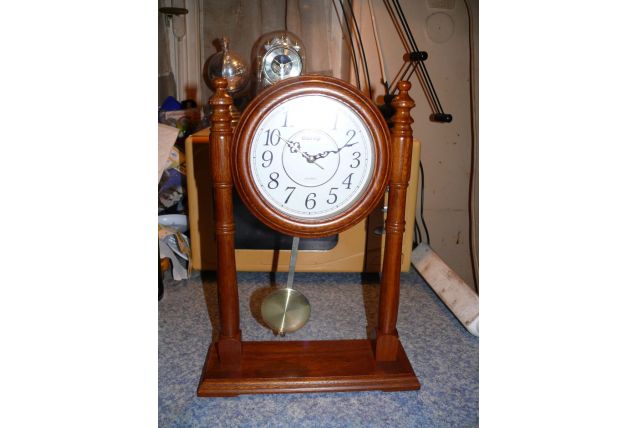 horloge en bois, avec balancier