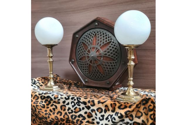 pair de lampe  chevet laiton pied exagonal sphere opaline bl