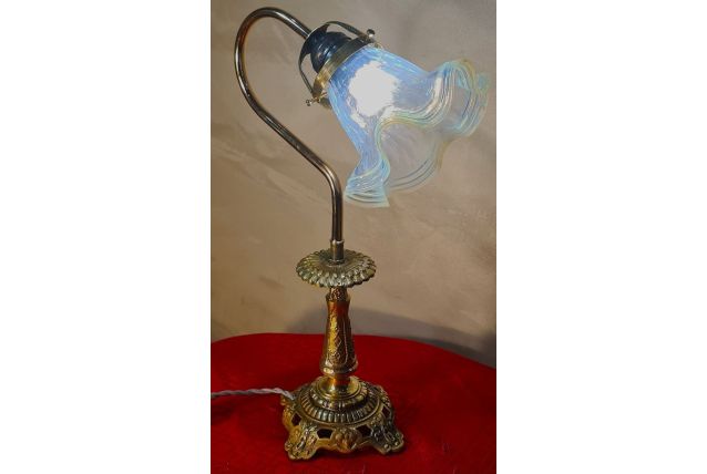 lampe bronze art nouveau tulipe verre dentelle bleu transluc