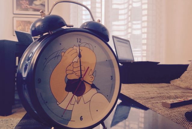 Grosse horloge réveil bleu Simpson 