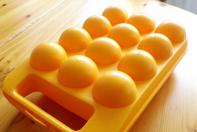 Boîte a oeuf plastique jaune