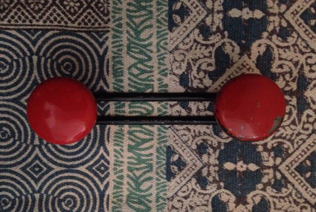 Patère 2 places vintage rouge