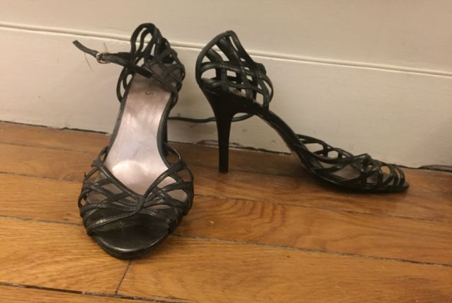 SANDALES À TALONS NOIRES lanières fines t. 38