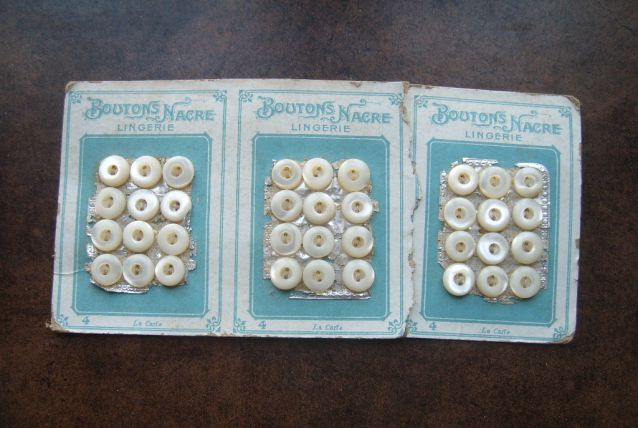 Plaquettes de petits boutons en nacre