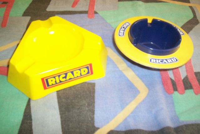 2 CENDRIERS PUBLICITAIRES RICARD plastique dur 