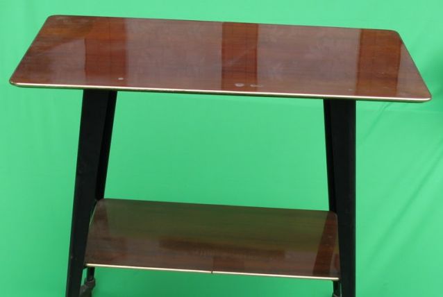 Table de télévision à roulette