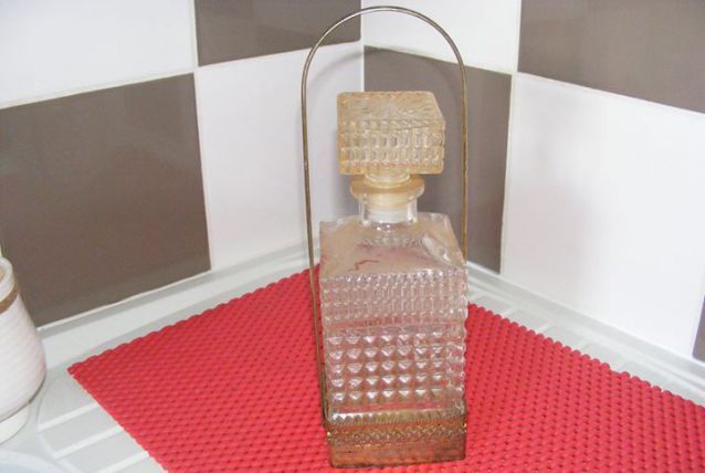 bouteille de wisky avec support vintage