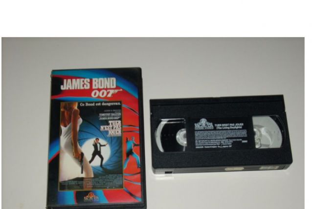 CASSETTE VHS JAMES BOND tuer n'est pas jouer