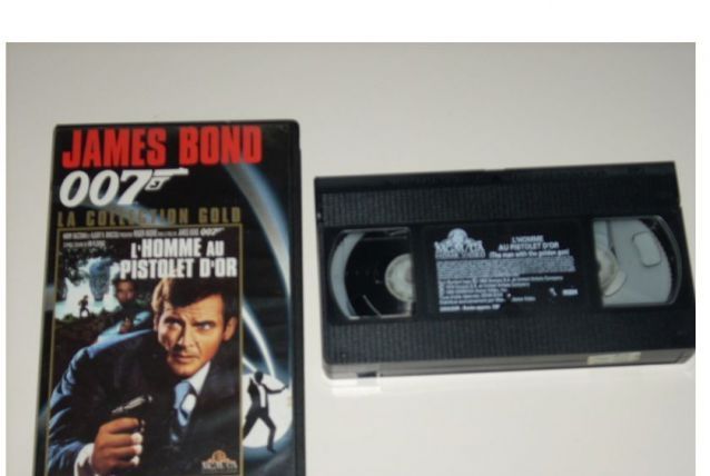 CASSETTE VHS JAMES BOND l'homme au pistolet d'or
