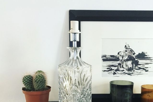 Pied de lampe en verre sculpté