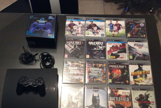 PS3 320 go + 2 manettes + 18 jeux
