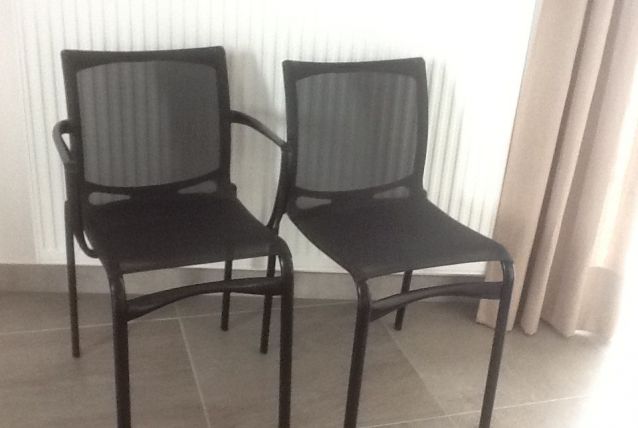 5 chaises ALIAS