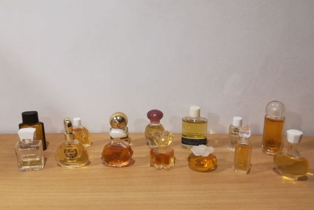 Collection 15 bouteilles parfums miniatures