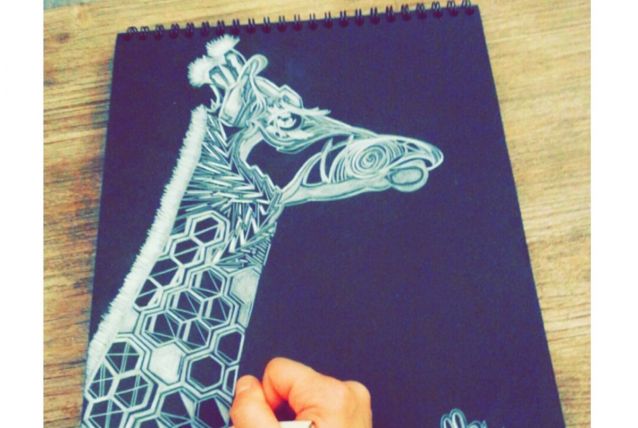 Dessin Giraffe crayon blanc