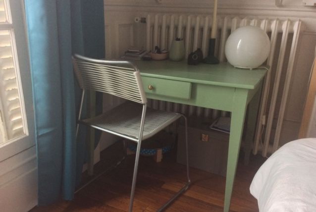Petite table de ferme / bureau vintage restauré(e)