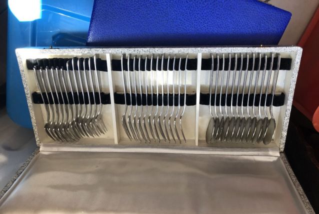 Ménagère cuillère et fourchettes à dessert